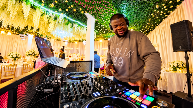 Dj Hollat