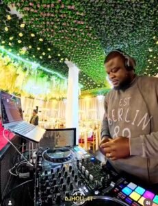 Dj Hollat