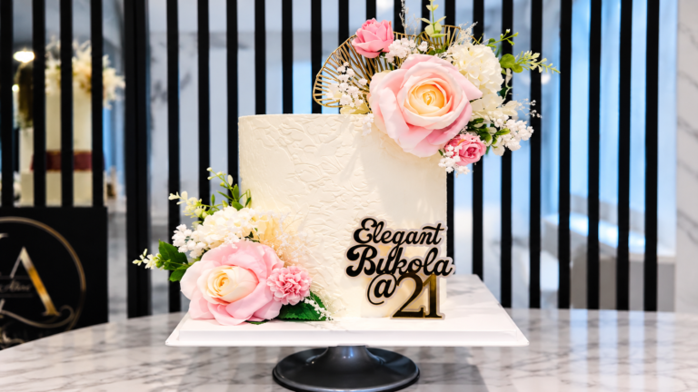 Cakes by Jeanne Aline